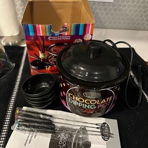 Nostalgia Electric Chocolate Dipping Pot